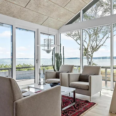 7 Bedroom Cozy In