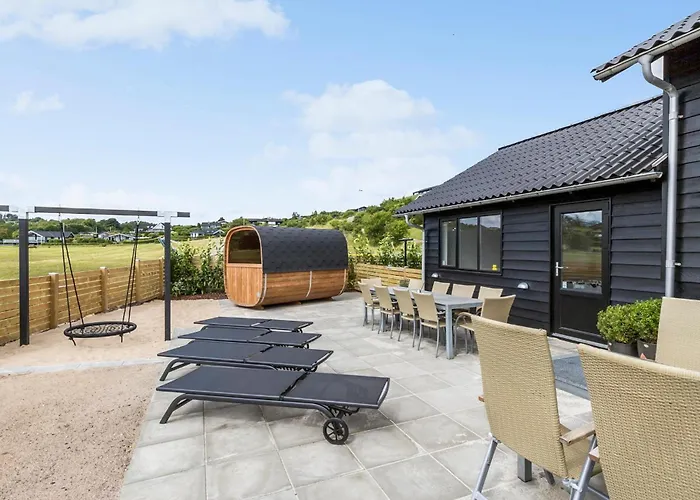 7 Bedroom Cozy In Holiday home *